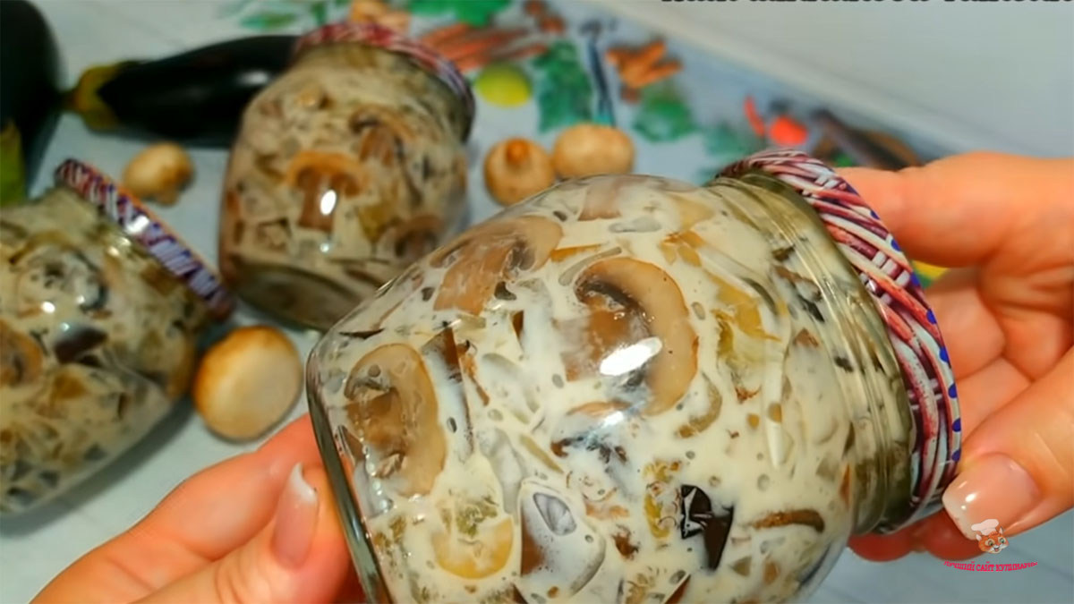 Вкусный салат из баклажанов с грибами